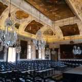 Nella �stanza dei pianeti� � raffigurato il cosmo come lo si conosceva allora, nel 1625. Inoltre il castello possiede in 365 finestre, 31 stanze per piano e il piano nobile � composto da 24 stanze con 52 porte ed un totale di 60 finestre e 4 torri. Chiaramente un particolare gioco che fa riferimento alle stagioni, ai giorni, ai minuti